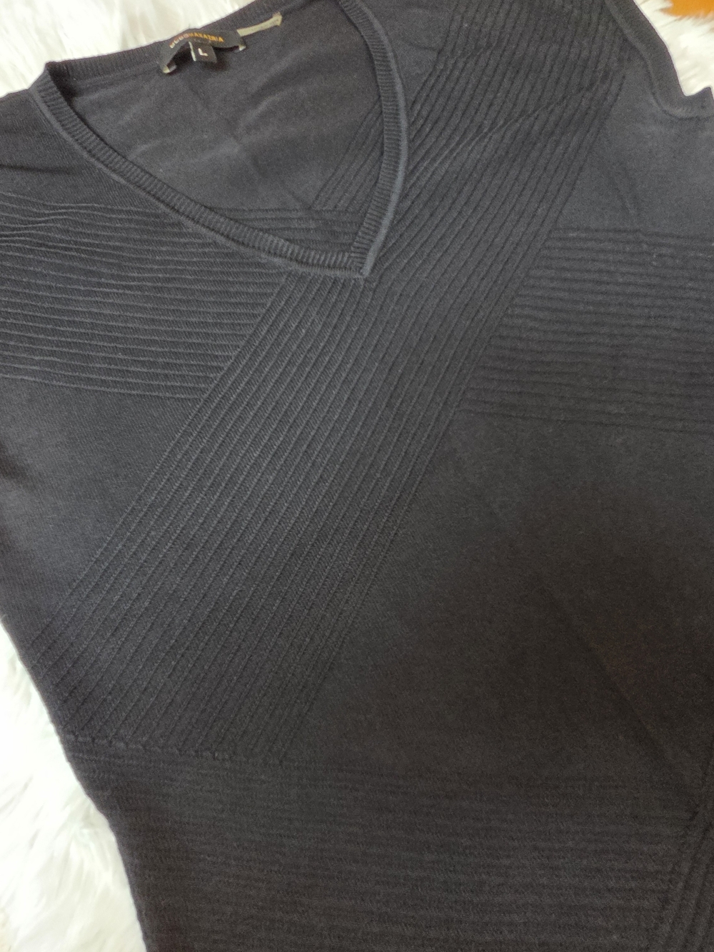 V-Neck Sleeveless Knit Tank - Picture 4 of 5